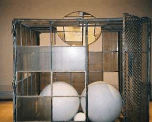 Клетка 3 (Белые мраморные шары) — Луиза Буржуа